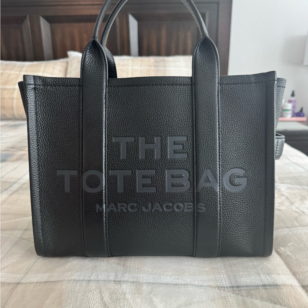 Marc Jacobs the medium leather tote bag